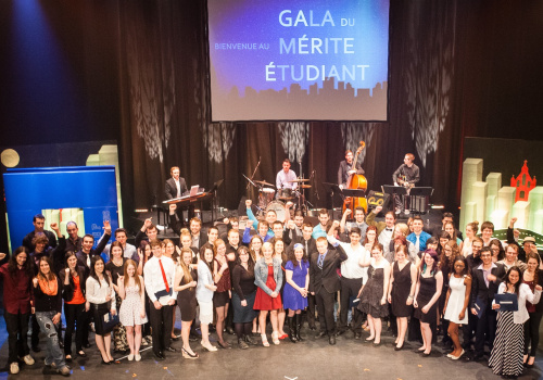 Tous les étudiants sur scène au Gala annuel du mérite étudiant 2014 - Photo de Frédéric Champoux