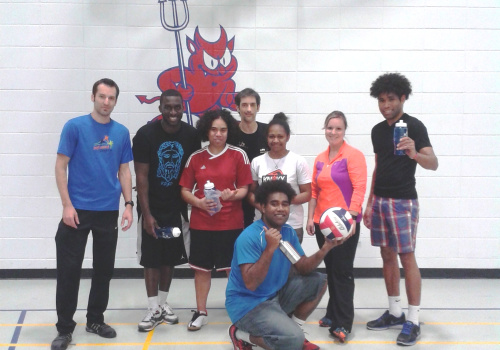 L’équipe gagnante du tournoi de volleyball était composée de Danny Normandin, Mally Plumain, Ingrid Kaoua, Stéphane Labrecque, Anne Pourouda, Cédric Wahiobe, Véronique Audet et Jacques Lalie.