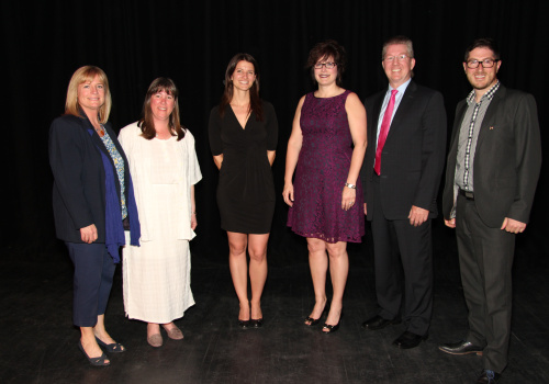 Mme Marianne Méthot, attachée politique du ministre Jean-Denis Girard, Mme Lucy Sicard, directrice générale de la Fondation, Mme Jessica Harnois, sommelière, Mme Danielle Piché, directrice générale de Coopsco Trois-Rivières, M. Claude Huard, président du conseil d’administration de la Fondation et M. Martin Abel, directeur général de la SAQ sélection Trois-Rivières.