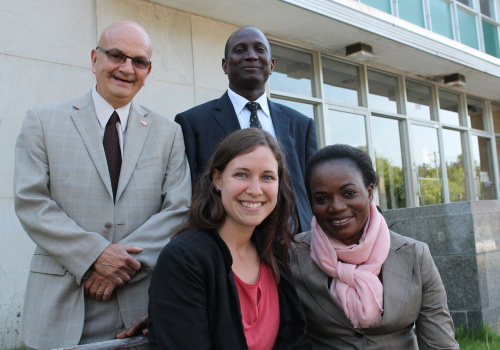 M. Bernard Lachance du CIME, M. Mahi Wane du ministère de la Formation professionnelle, de l’Apprentissage et de l’Artisanat du Sénégal, Mme Janie Trudel Bellefeuille du Service de coopération et de développement international du Cégep de Trois-Rivières et Mme Diouma Gning du ministère de la Formation professionnelle, de l’Apprentissage et de l’Artisanat du Sénégal.