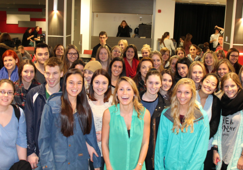 Lydiane St-Onge (au centre) accompagnée d’étudiants du Cégep de Trois-Rivières.