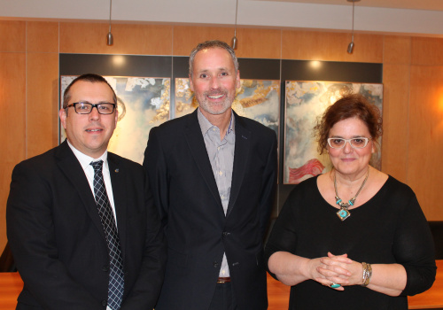 M. Denis Rousseau, directeur des études, M. Vincent Marissal, conférencier, et Mme Hélène Fournier, professeure au département de Littérature et communication.