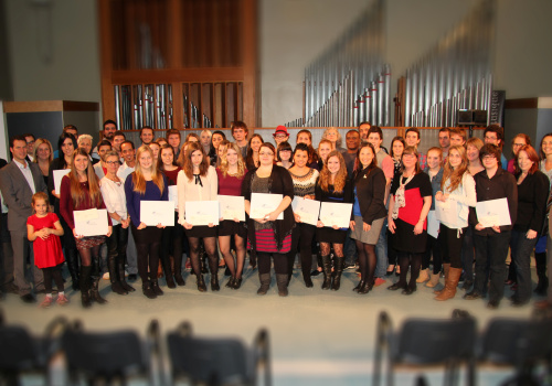 Fondation du cégep TR - Les boursiers 2014 bourses sur scène avec des membres du personnel