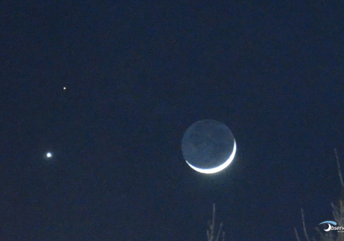 L'Observatoire du Cégep de Trois-Rivières a publié, le 20 février dernier, une image du rapprochement entre Vénus et Mars. Sur la photo, on peut voir Vénus (la plus brillante), Mars et le croissant de Lune avec la lumière cendrée.