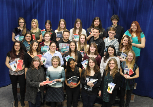 Les membres du jury du Prix littéraire des collégiens 2015 au Cégep de Trois-Rivières en compagnie de Rita Painchaud, enseignante responsable, et Lucy Sicard, directrice générale de la Fondation.