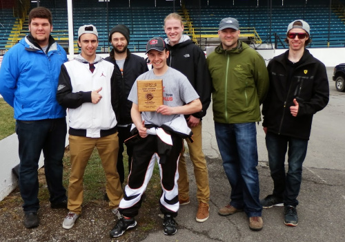 La délégation du cégep à Oswego, Alexandre Moreau, Gabriel Trudel-Sirois, Louis-Philippe Grondin, Frédéric Bellemare, Maxim Paquet, Stéphane Bédard, enseignant et Adrien Veillette.