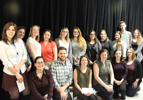 Les lauréats des bourses et des prix et les enseignants organisateurs de la Grande Expo : Jacinthe Ducharme, Maude St-Pierre, Sabrina Plamondon, Maggy Paquin, Geneviève Rousseau, Frédérique Chamberland, Rosalie Rivard, Véronique Leclerc, Myriam Mongrain, Samuel Yergeau, Sabrina Gariépy-Fortin, Érika Martel-Anto, Marc Langlois, Maude Charland, Kim Dupont, Madelaine Rouleau, Marilyne Lafrenière.