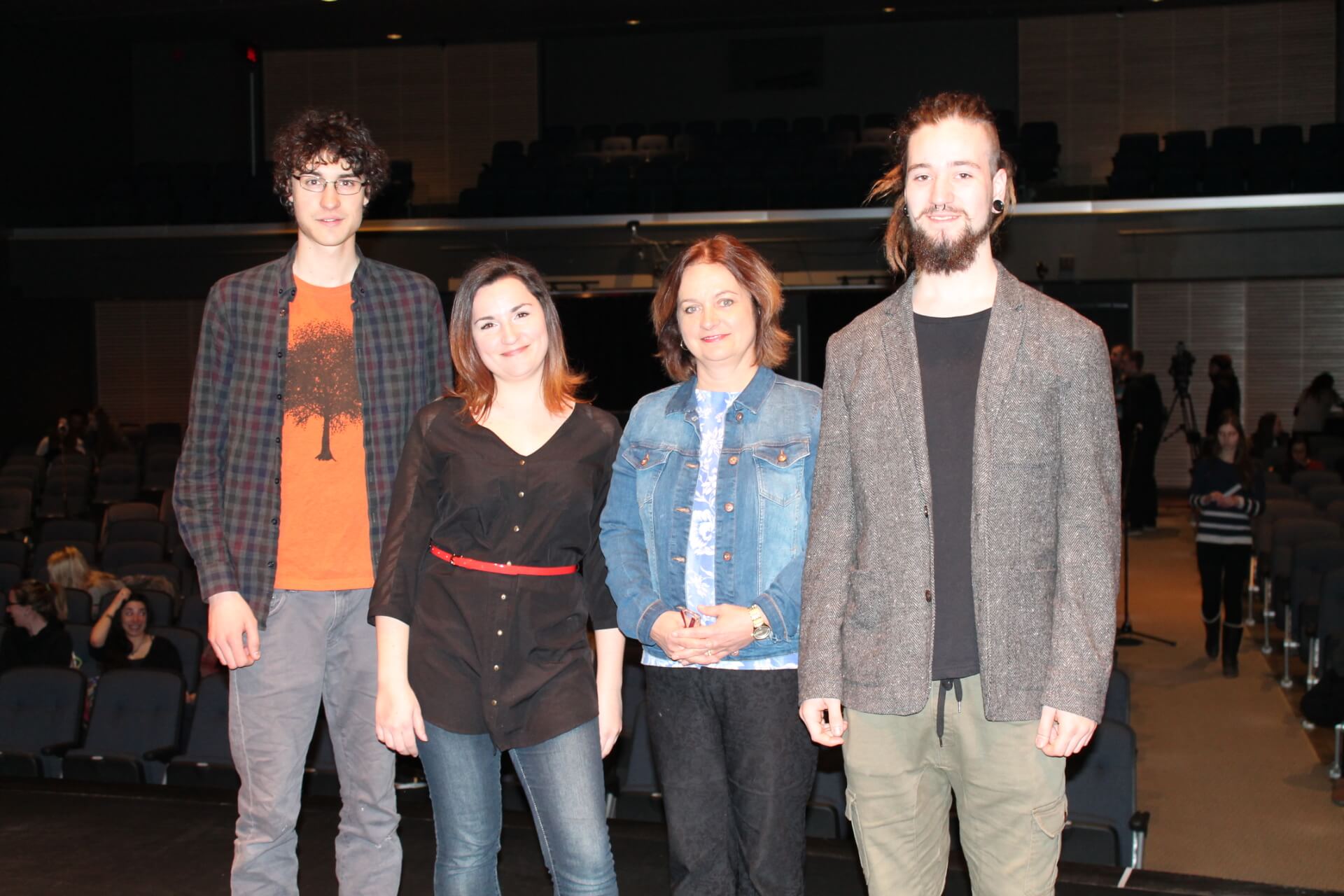 Gaël Deguire (AGE), Julie Miville-Dechêne, présidente du Conseil du statut de la femme et Marilyse Hamelin, auteure du blogue La semaine rose et Louka Giroux-Langlois (AGE).