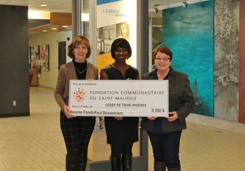 Lise Beaulieu, vice-présidente de la Fondation communautaire du Saint-Maurice, Bénédicte N'Dri, directrice générale de la Fondation et Suzanne M. Ross, administratrice de la Fondation communautaire du Saint-Maurice.