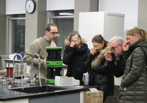 Visite des étudiants de 4e et 5e secondaire lors de la soirée Visite et explore.