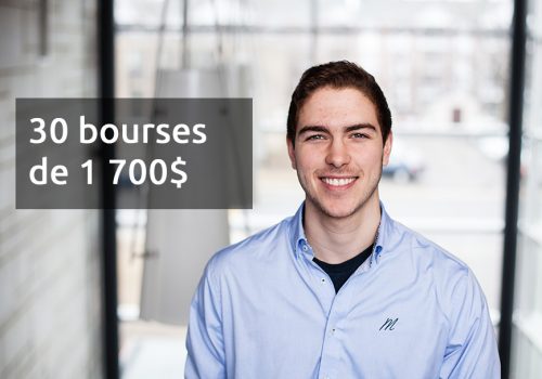 Affiche 30 bourses de 1 700$ - Photo d'un étudiant souriant