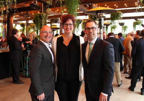 M. Jean-Denis Girard, député Trois-Rivières, Mme Danielle Piché, directrice générale de Coopsco Trois-Rivières et M. Nicolas Courcy, président du CA de la Fondation du Cégep de Trois-Rivières.