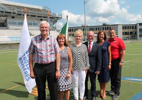 Dans l'ordre habituel, Daniel McMahon, recteur UQTR, Ginette Bellemare, mairesse supléante, Julie Boulet, misinistre responsable Mauricie, Jean-Denis Girard, député, Annie Villemure, présidente CA Cégep Trois-Rivières ainsi que Louis Gendron, directeur général Cégep Trois-Rivières