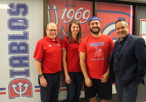 Dans l'ordre habituel : Daniel Tessier, coordonnateur Service sports, Claude Houle-Lavigne, technicienne Service sports, François Dussault, entraineur football Diablos, Louis Gendron, directeur général