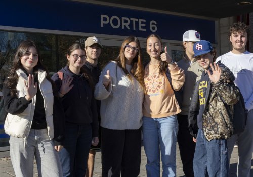 Groupe d'élèves aux portes ouvertes 2024 du Cégep de Trois-Rivières